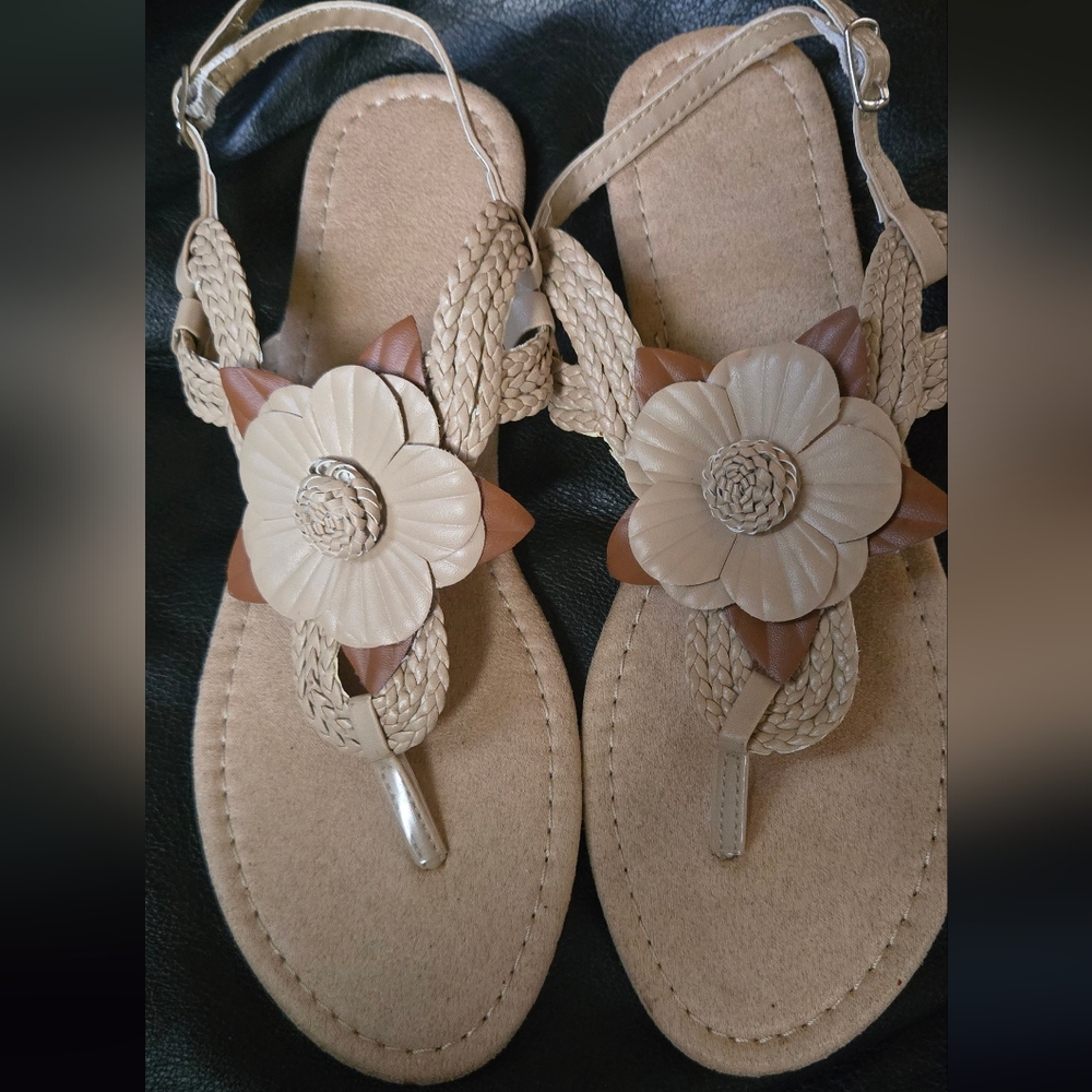 HOST PICK! ๐๐๐Anthropologie Tan Floral Sandals Sz8 - Picture 2 of 6